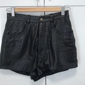 Vintage henri bendel leather shorts